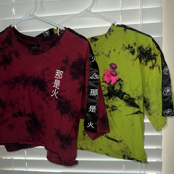 Set of two cropped graphic tees - Picture 4 of 4